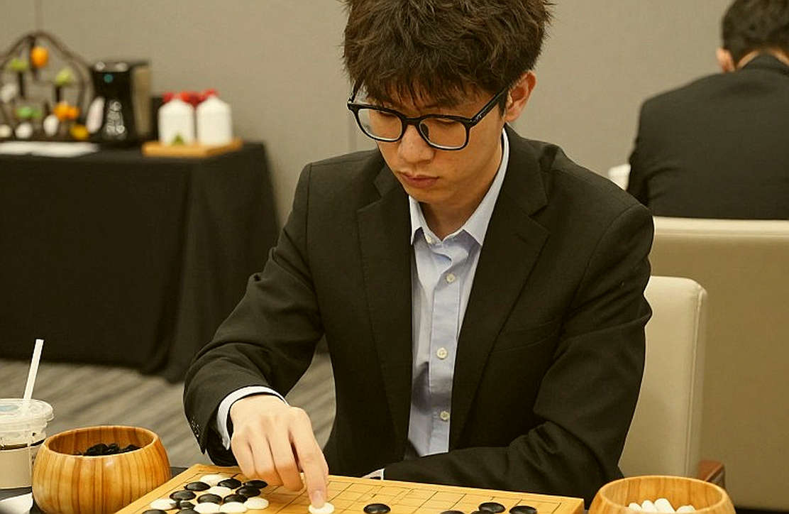 Carlsen vs Sindarov: Trận đấu kỳ lạ với nước đi 3.f6 tại Global Chess League 2026 Carlsen vs Sindarov: Trận đấu kỳ lạ với nước đi 3.f6 tại Global Chess League 2026