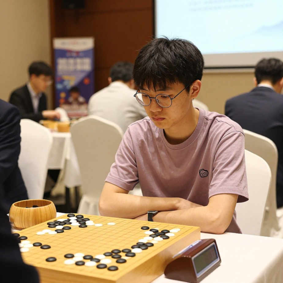 Carlsen vs Sindarov: Trận đấu kỳ lạ với nước đi 3.f6 tại Global Chess League 2026 Carlsen vs Sindarov: Trận đấu kỳ lạ với nước đi 3.f6 tại Global Chess League 2026