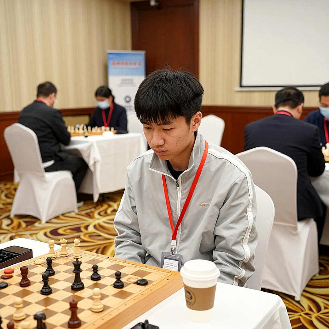GCL 2026: Nepomniachtchi khiến Carlsen toát mồ hôi rồi vượt Sindarov bằng chiếc đồng hồ