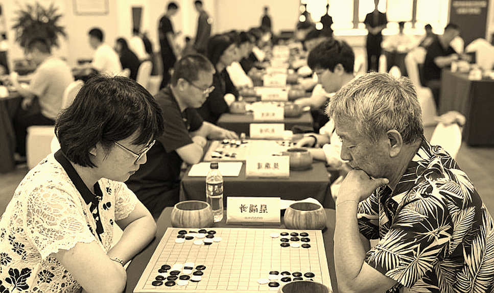 Vua đi dạo ở Olympiad: Sarana và nước 5.e5 mở toang trung lộ