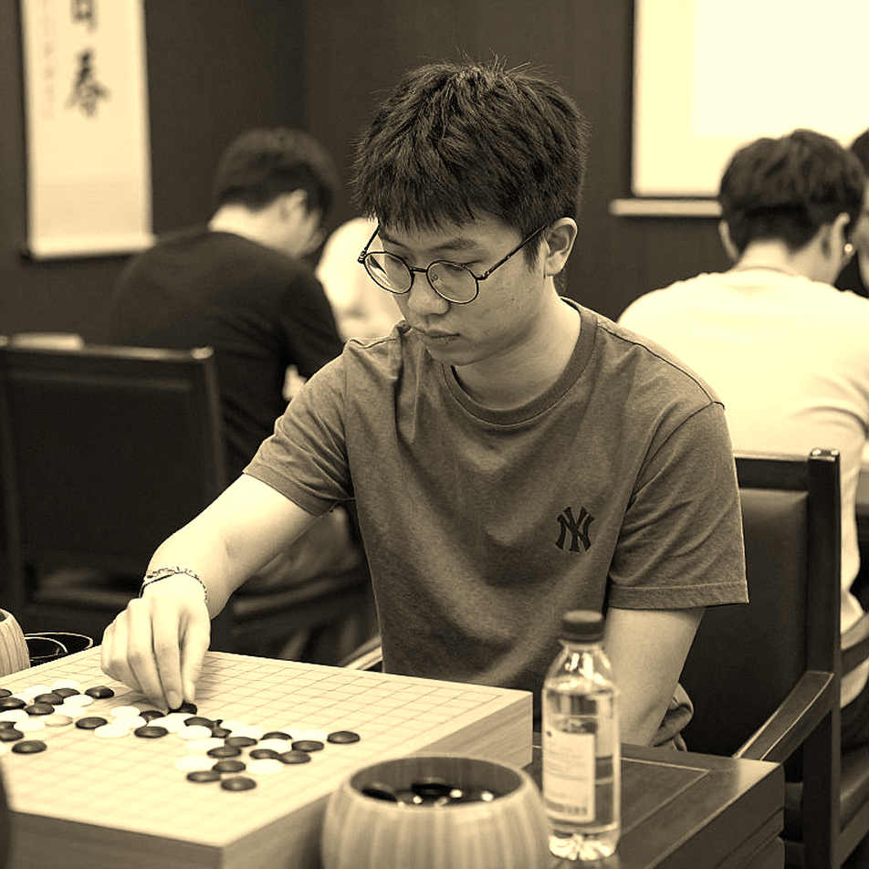 Carlsen Calls Sindarov the Clear Favourite, but the Board Has Never Listened to Prophecy