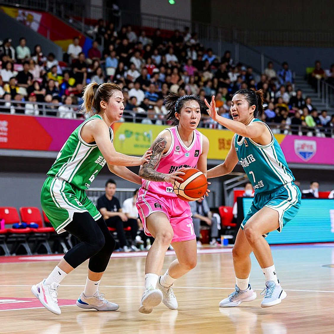 Azzurra Gallo, tiếng nhạc trong phòng thay đồ và câu nói về quy định huấn luyện viên nữ cần được kiểm chứng Azzurra Gallo, tiếng nhạc trong phòng thay đồ và câu nói về quy định huấn luyện viên nữ cần được kiểm chứng