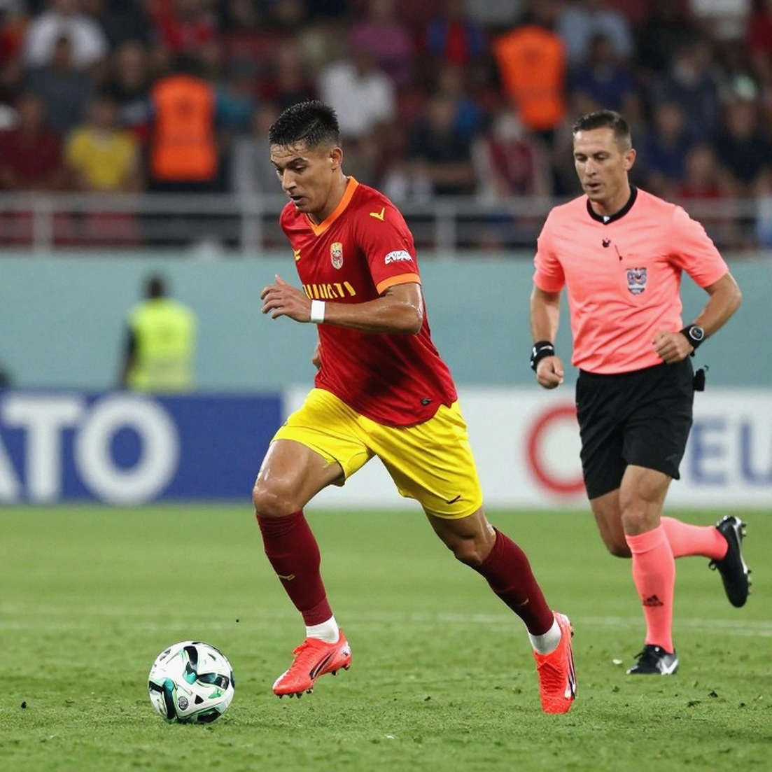 A Rocky Start: When Đoàn Văn Hậu Lost Himself on Vietnamese Pitch