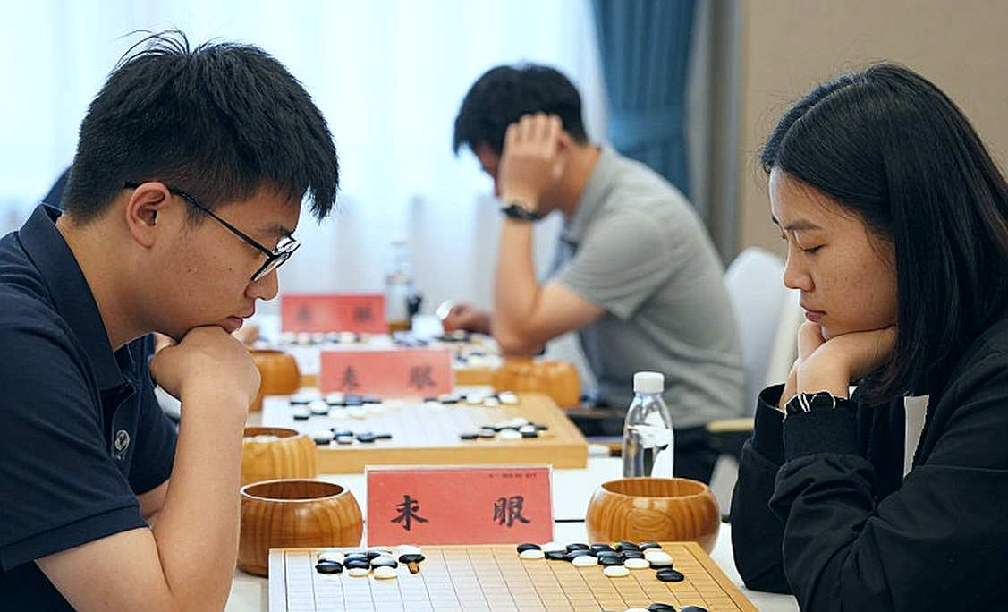 Con tốt d5 không có dữ liệu: Andrew Martin, David Antón và ranh giới giữa giá trị thực dụng và giá trị chân lý