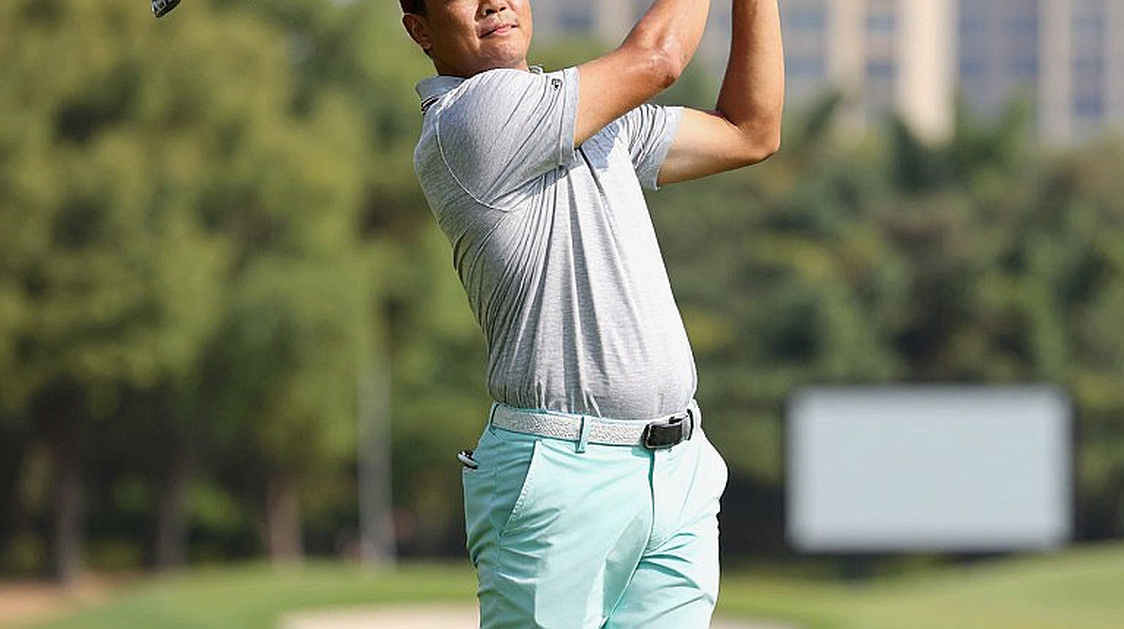 Bản đồ golf chuyên nghiệp đang được vẽ lại bằng hợp đồng, không phải bằng gậy Bản đồ golf chuyên nghiệp đang được vẽ lại bằng hợp đồng, không phải bằng gậy